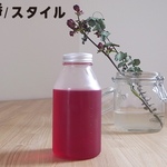 無印の「詰替広口ボトル」にカラフルな飲み物を入れてみた