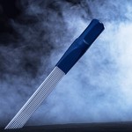 部屋の隅に溜まるホコリを一掃。掃除機+ブラシの新しいアイディア