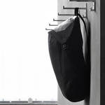 吊り下げたままでも中身にアクセスしやすいバックパック【今日のライフハックツール】