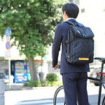 自転車乗りのために開発されたバックパック「flash light backpack」が資金調達を開始