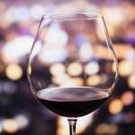 「適度な飲酒」でも脳にダメージ：研究結果
